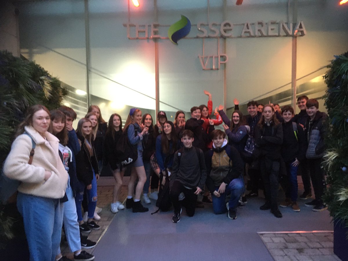 BryntirionSCC's tweet photo. We’ve just arrived at #WEday UK @ssearena Wembley!! What an amazing day lies ahead for these @BryntirionComp change makers! 💙 #VIP #BlueCarpet @WEMovement https://t.co/C2AZda113X