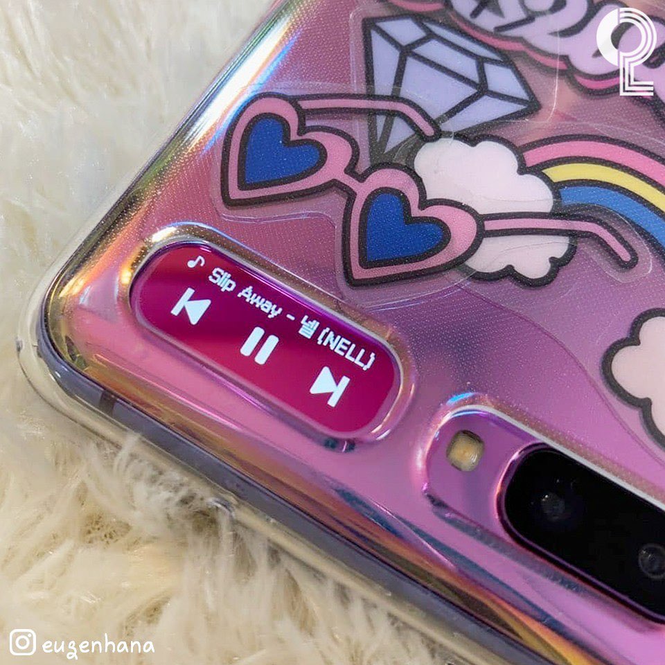 grapegroupb's tweet photo. แอบตามไปดูคนเกาหลีแต่ง Galaxy Z Flip กัน มันน่ารักปุ๊กปิ๊กมากจริง ๆ แหละ 💖🥺🍒 โดยเฉพาะเครื่องสีม่วง ๆ ชมพู ๆ มันเข้ากับสติ๊กเกอร์และก็พวกพวงกุญแจวิบวับ ๆ มากกกก เครื่องจิ๋ว ๆ ถ่ายรูปออกมาก็น่ารักไปหมด https://t.co/O8qPDbzvox