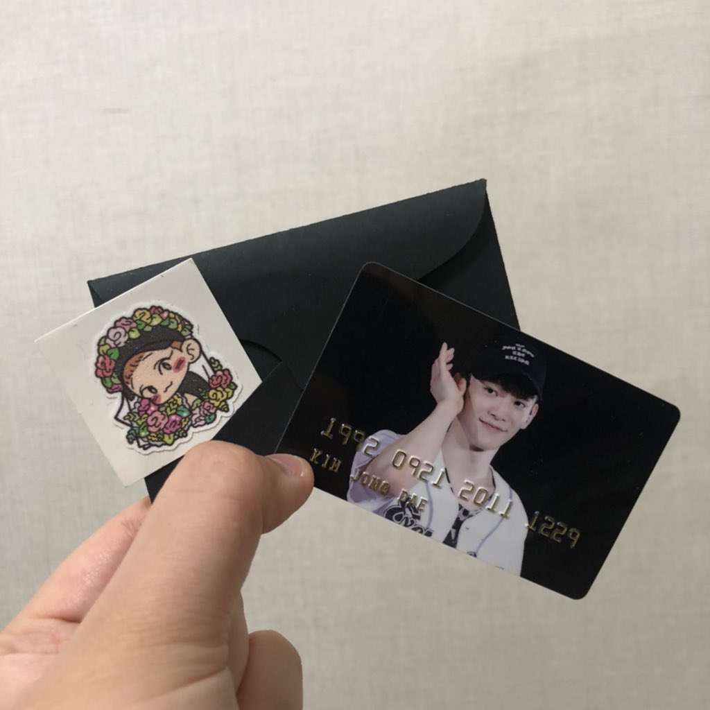 cotton_dk's tweet photo. 열매달 스물하루 전시회 트레이딩 카드 0.1
김종대 블랙카드&amp;스티커  0.5 

당연히 에눌가능 많은 알티&amp;디엠디엠

타
래
로 https://t.co/7es0rahIzy