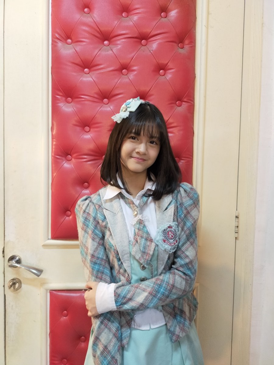 A_ChristyJKT48's tweet photo. #K3SakaAga2i
Walaupun aku ga ikut saka agari dari awal, tp dr setlist saka agari byk bgt yg bs aku pelajari mulai dr kakak2nya, lagu2nya, dll. Selamat 2 tahun Saka Agari! 🎉 https://t.co/uwvpgMxQWS