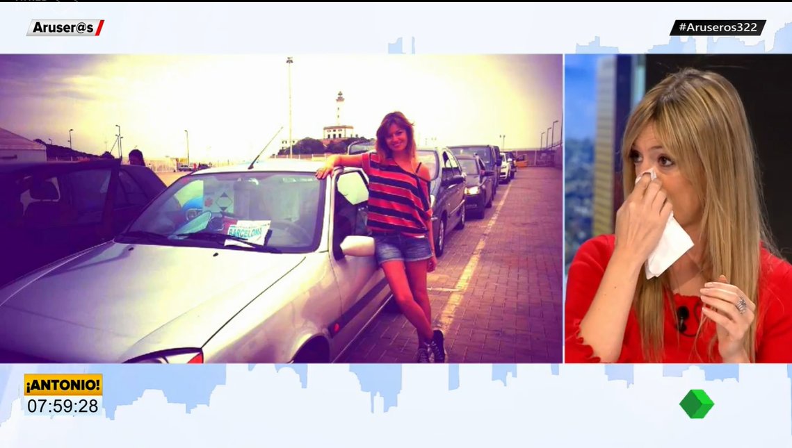 AruserosLaSexta's tweet photo. 🔴 Hoy tenemos una trágica noticia que anunciar: el FORFI de @mariamoyamartin, HA MUERTO. Nuestra colaboradora se emociona en directo recordando a su coche de toda la vida 👉https://t.co/1ou7K8KlbH #Aruseros322 https://t.co/AhSRS5TC4Q