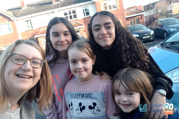 ActiveGlobalEH's tweet photo. ¿Necesitas un curso intensivo de inglés? Si tienes entre 12 y 16 años apúntate a nuestro curso de verano en Galway. Además de estudiar el idioma,vivirás en una familia que te hará la experiencia más sencilla ya que te ayudarán a sentirte como en casa https://t.co/iV55F9aVq4