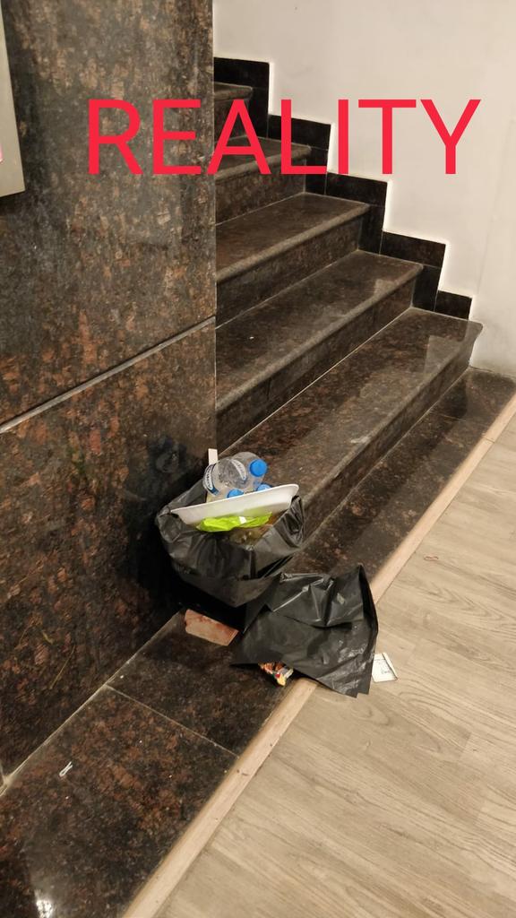 24Mukta's tweet photo. Here I m sharing with u the most horrible and torturous experience with one of the so-called “NO. 1 ONLINE HOTEL ROOM BOOKING APP OR SITE OYO”. 
@oyorooms  
@uptourismgov  
@riteshagar  
@OYO4U  
@rohitisb 
Here are the pics of the OYO TOWNHOUSE THE AWADH AIRPORT on app n in real https://t.co/qjf9xmJmyW