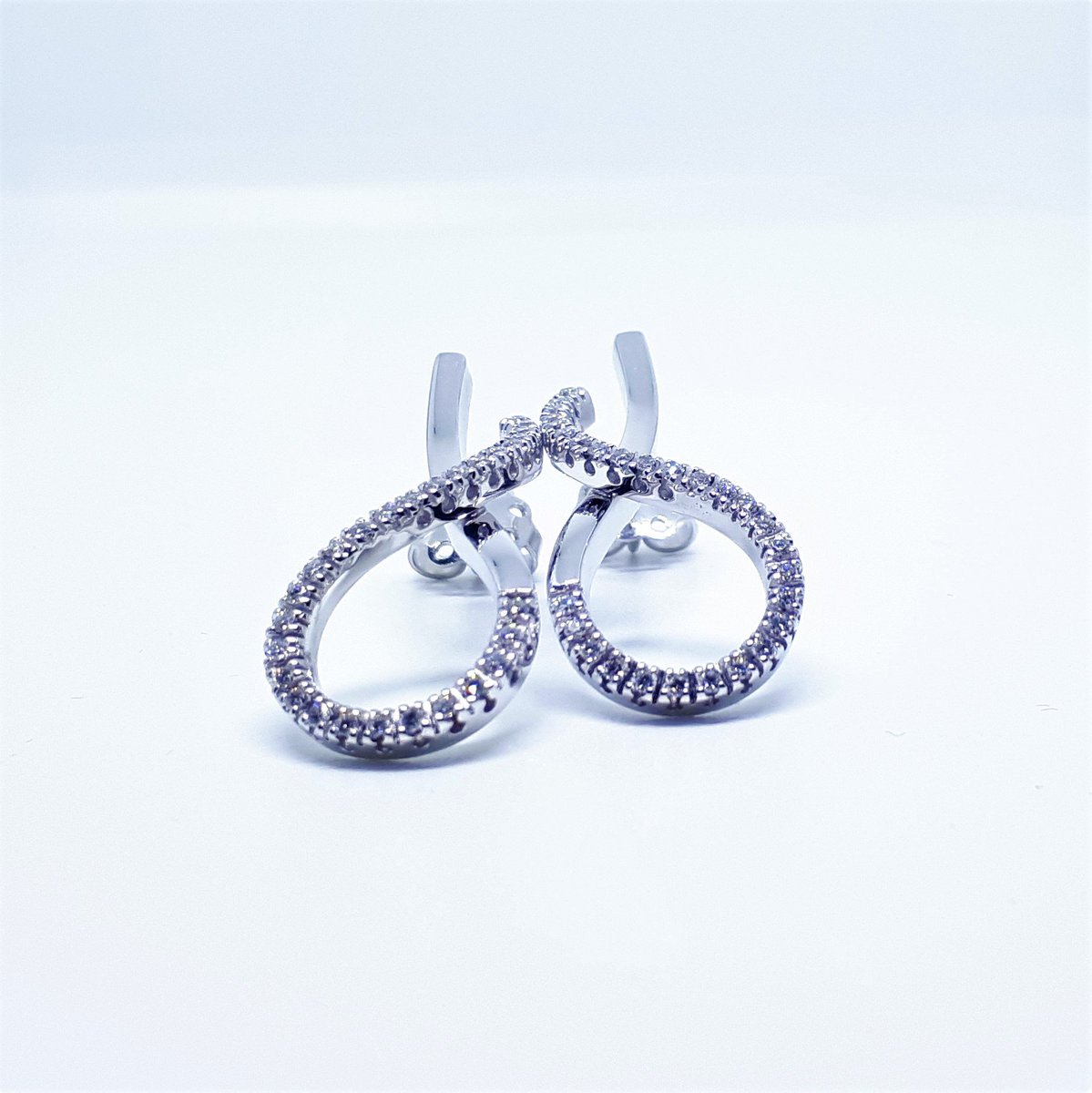 FerrarisJewels's tweet photo. Qualcosa da celebrare?
Orecchini in oro bianco e diamanti -43% 
Pronta consegna!
 https://t.co/mdecTTmB7n https://t.co/dXIsDTFxyF