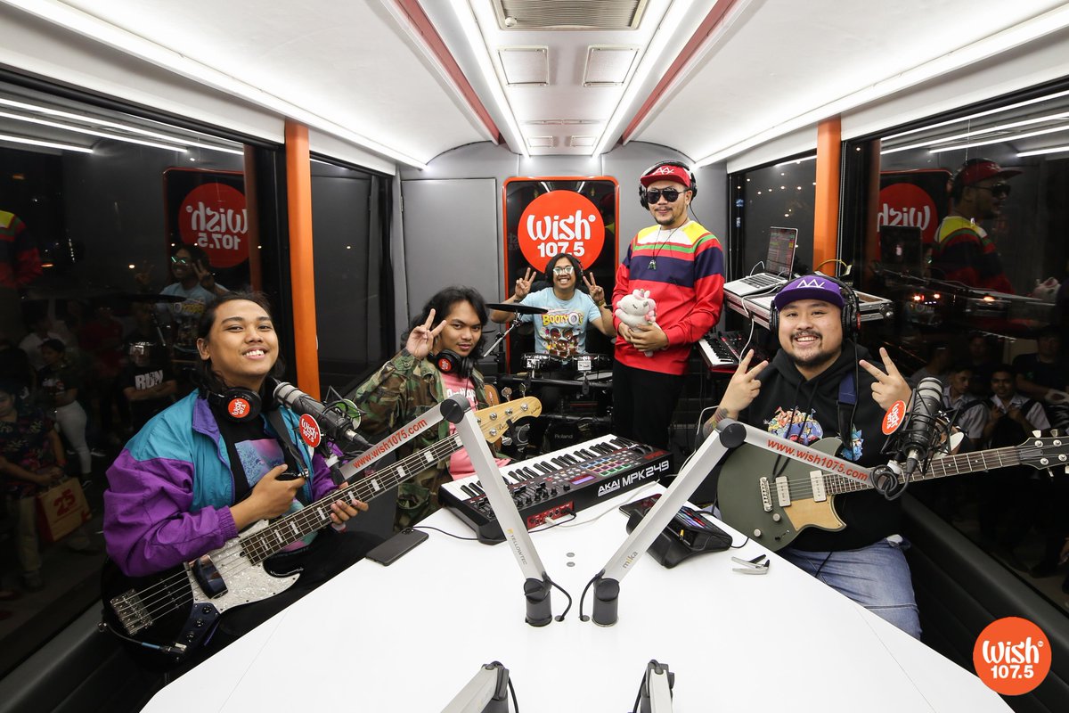 wish1075's tweet photo. Making their much-awaited Wish Bus comeback, popwave outfit @Brisomph delivered their own spin to "Sana Dalawa Ang Puso Ko" and promoted their latest single "Choose"! https://t.co/5ATUgAwY2o