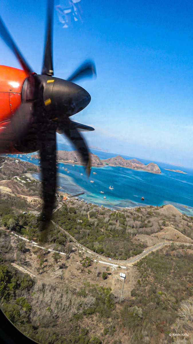 k3vinkm's tweet photo. From one island to another, with @ATRaircraft
.
#WingviewWednesday from above #LabuanBajo , taken shortly after take off
#WingsAir #LionAirGroup
#ATR #ATR72 #ATR72600 #ATRLovers #ATRLeads #Propeller #TurboProp
#IndonesianSpotters #KFAIndonesia #Aviation #AvGeek #AviationGeek https://t.co/2iIoYRfv8R