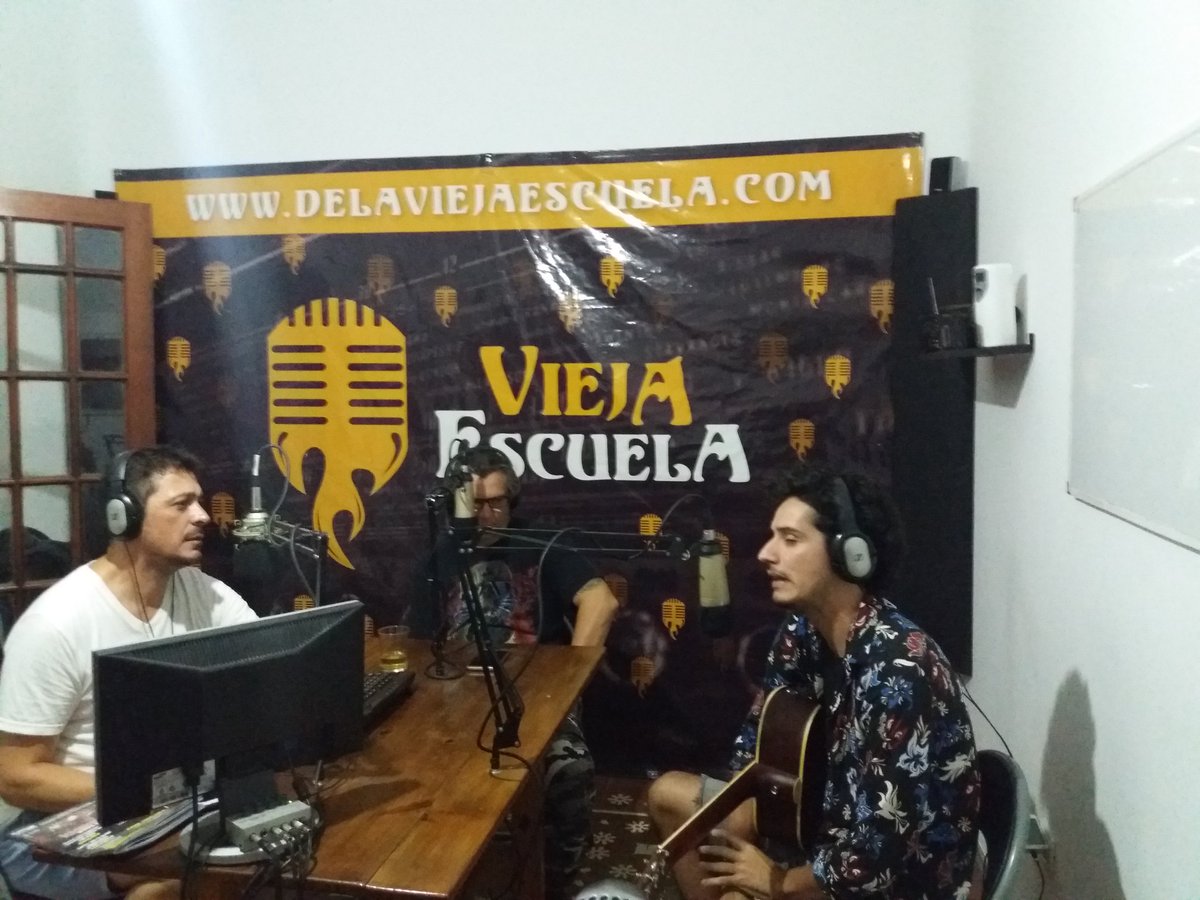 HACEROCK10's tweet photo. Martes 22hs
https://t.co/vwh13k08XS y en duplex por https://t.co/TxFVco2MBB https://t.co/6UO7hvOlZc