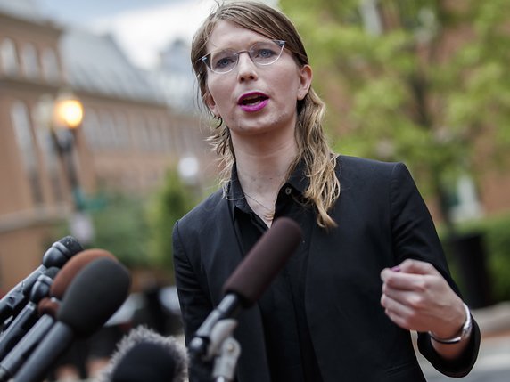 moniquejolie's tweet photo. Day 357 of #ChelseaManning being in jail for refusing to testify in front of the unconstitutional secret #WikiLeaks Grand Jury in Virginia.

#ChelseaResists #FreeChelseaManning 😘🦦❤️

Please donate to her legal fund: https://t.co/2DFm5BwSii https://t.co/Lci2Kskzlw