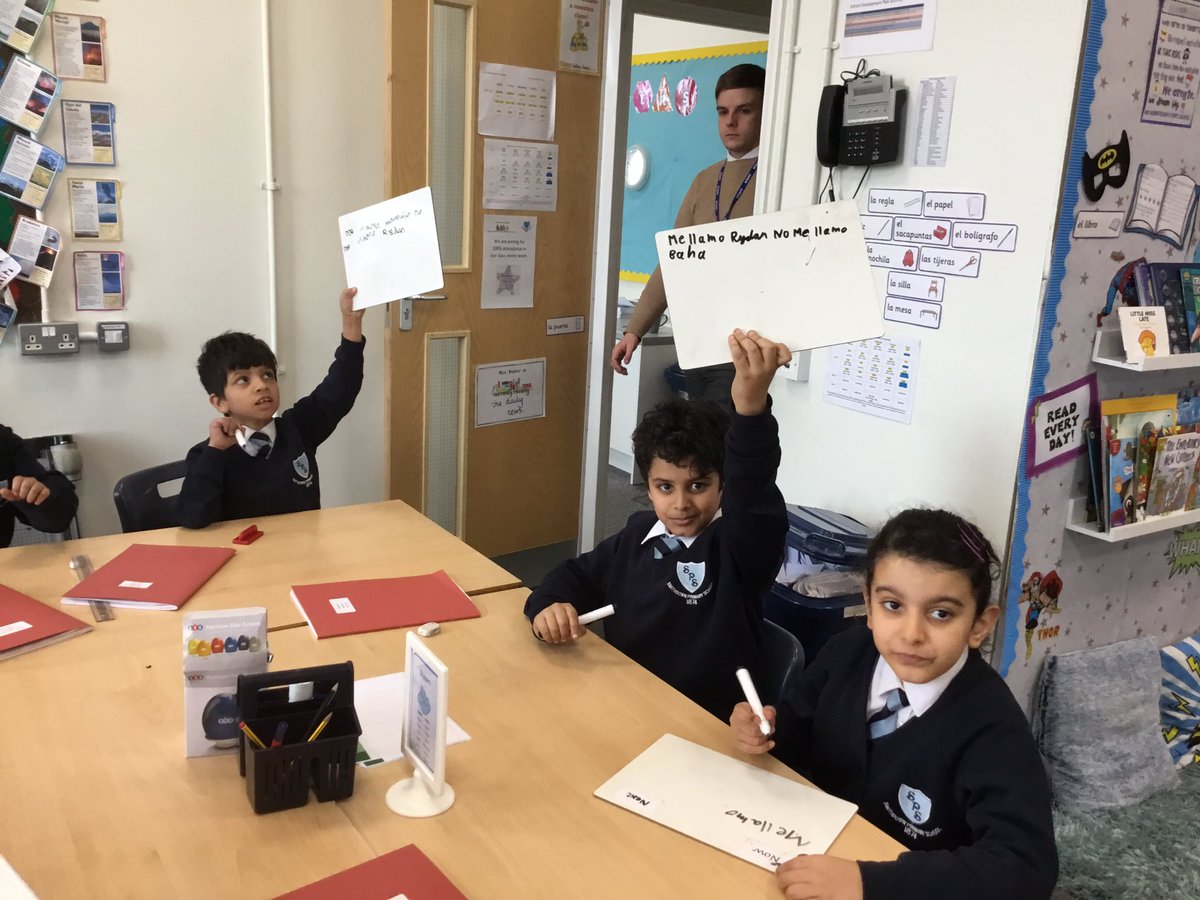 bengibdog's tweet photo. Year 3 are learning to write their names in Spanish! https://t.co/TqCnqiTVZV