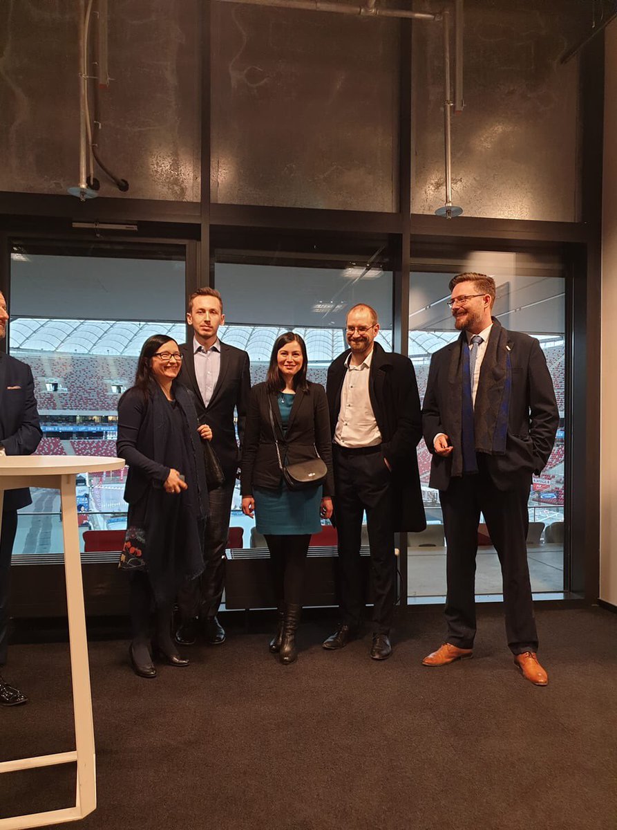 CentrumCiitt's tweet photo. Zespół CIiTT miał wczoraj przyjemność odwiedzić Business Link na Stadione Narodowym. Ciekawe widoki z przestrzeni coworkingowej! https://t.co/esDejM8764