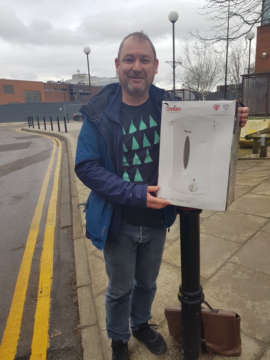 Margomia's tweet photo. Thanks to you @CllrFish I was able to deliver a much needed #Tea Urn to @AnothervoiceWB for use @8bellsnewbury #Community support in #Newbury as always!    ❤💪❤☕ #CommunityQueen Time for a #Brew! https://t.co/CEIYVd6Gh4