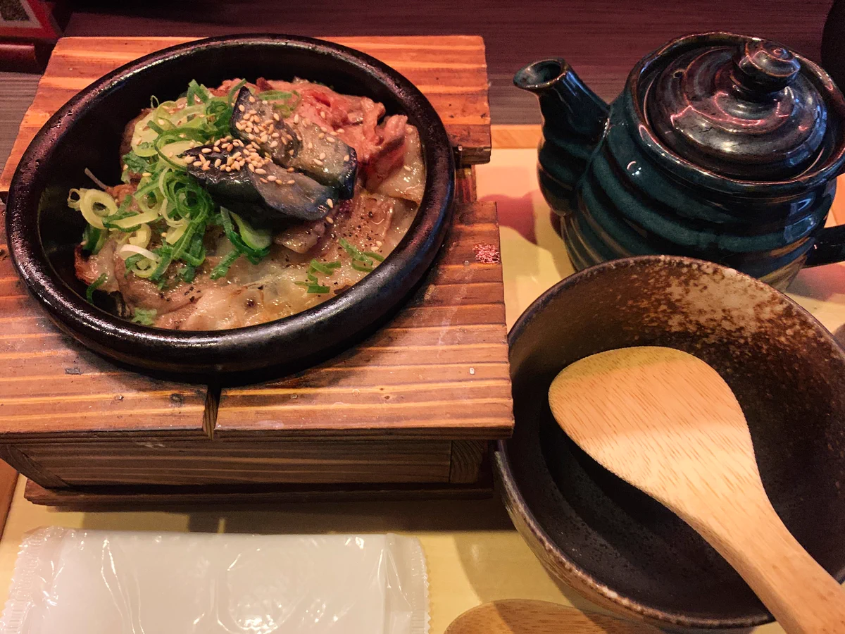 肉好きもお茶漬け好きも納得！？お茶漬け専門店の「和牛の炙り茶漬け」！