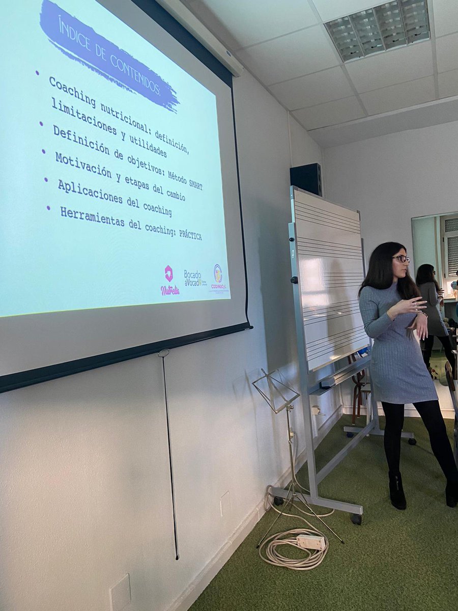 CODINUCyL's tweet photo. Nuestras colegiadas @Veronutricion y Noelia Lázaro participaron el pasado lunes en la VIII Semana de la Salud que organizan los alumnos de la Facultad de Medicina de la @UVa_es.

¡Estamos encantados de participar en actividades con los alumnos del Grado de #Nutrición! 😉 #DNenCyL https://t.co/4etasp4gev