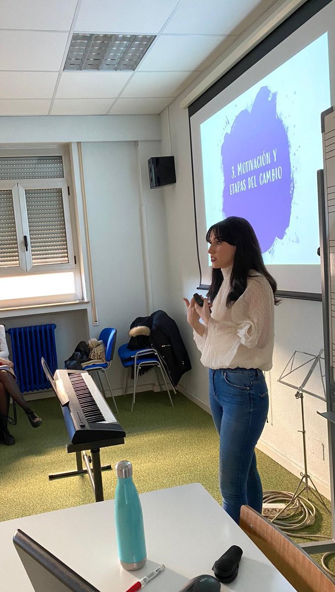 CODINUCyL's tweet photo. Nuestras colegiadas @Veronutricion y Noelia Lázaro participaron el pasado lunes en la VIII Semana de la Salud que organizan los alumnos de la Facultad de Medicina de la @UVa_es.

¡Estamos encantados de participar en actividades con los alumnos del Grado de #Nutrición! 😉 #DNenCyL https://t.co/4etasp4gev