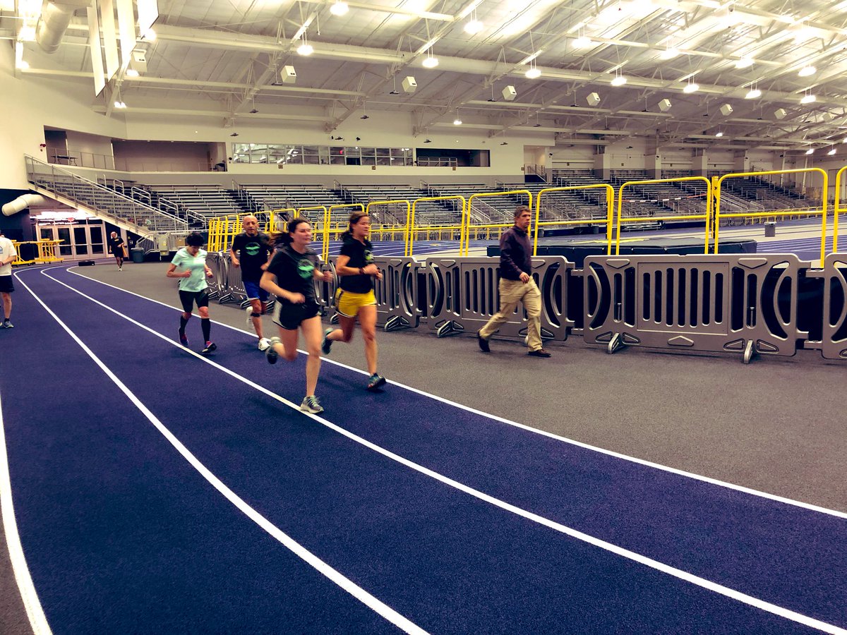 aatrackclub's tweet photo. 4οΈβ£ indoor workouts left until we move outdoors to #Ferryfield! β‘οΈβ‘οΈβ‘οΈ If you like 300βs then tonight is your jam! Alternating 300βs (60-70s, 65-75s, 70-80s, etc.); max 10 https://t.co/QbKB080Vtm