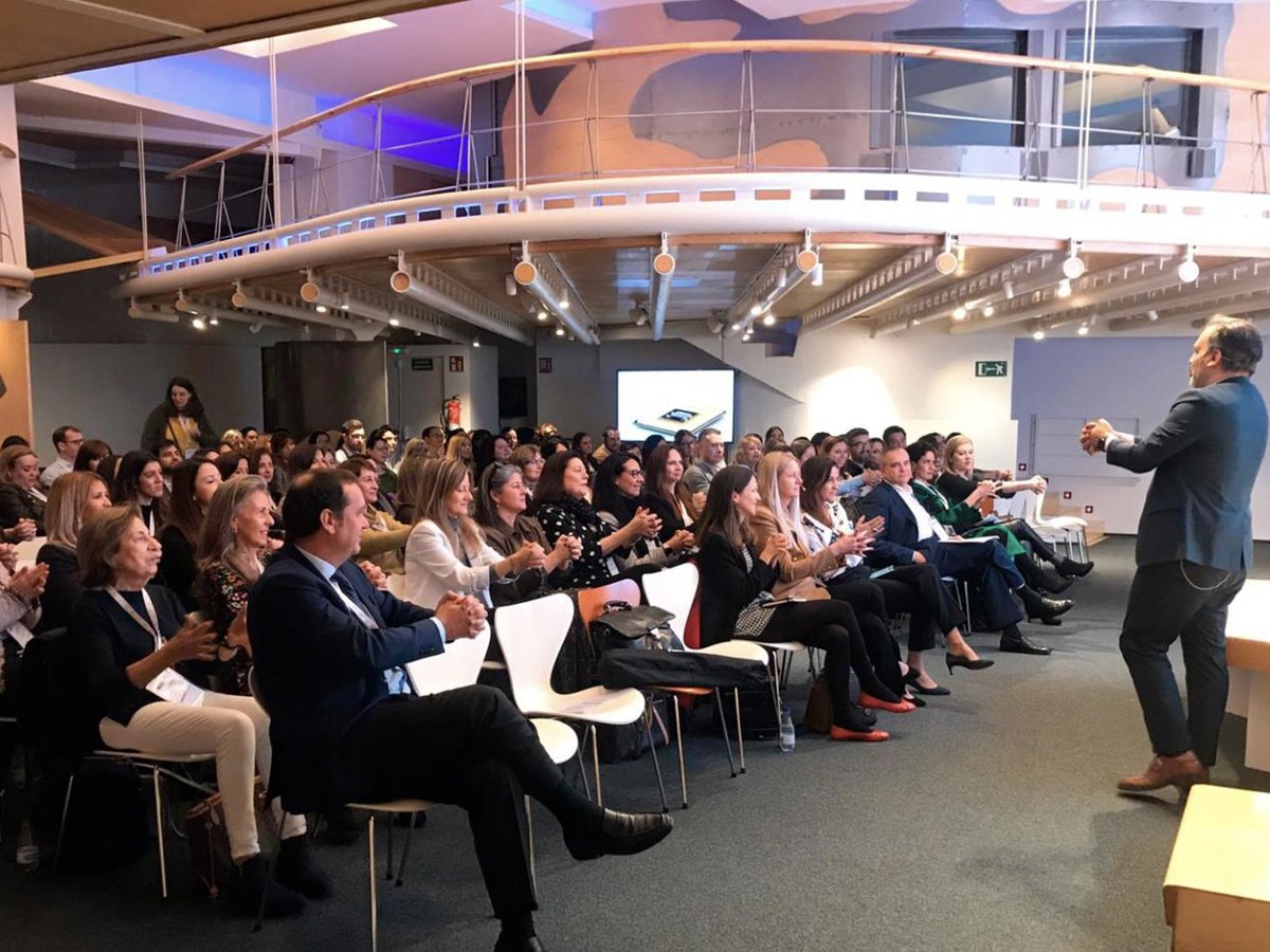 EOSSpain's tweet photo. Hoy @EOSSpain está presente en el @CMSPeople Women in Credit Summit 2020 impulsando la industria y promoviendo la presencia de las mujeres en el sector del crédito. Aquí tenéis algunas imágenes del evento🙋♀️🌟
#WomeninCredit #WomeninFinance #Credit #mujeresprofesionales #EOSspain https://t.co/BpmRJ87ZSC