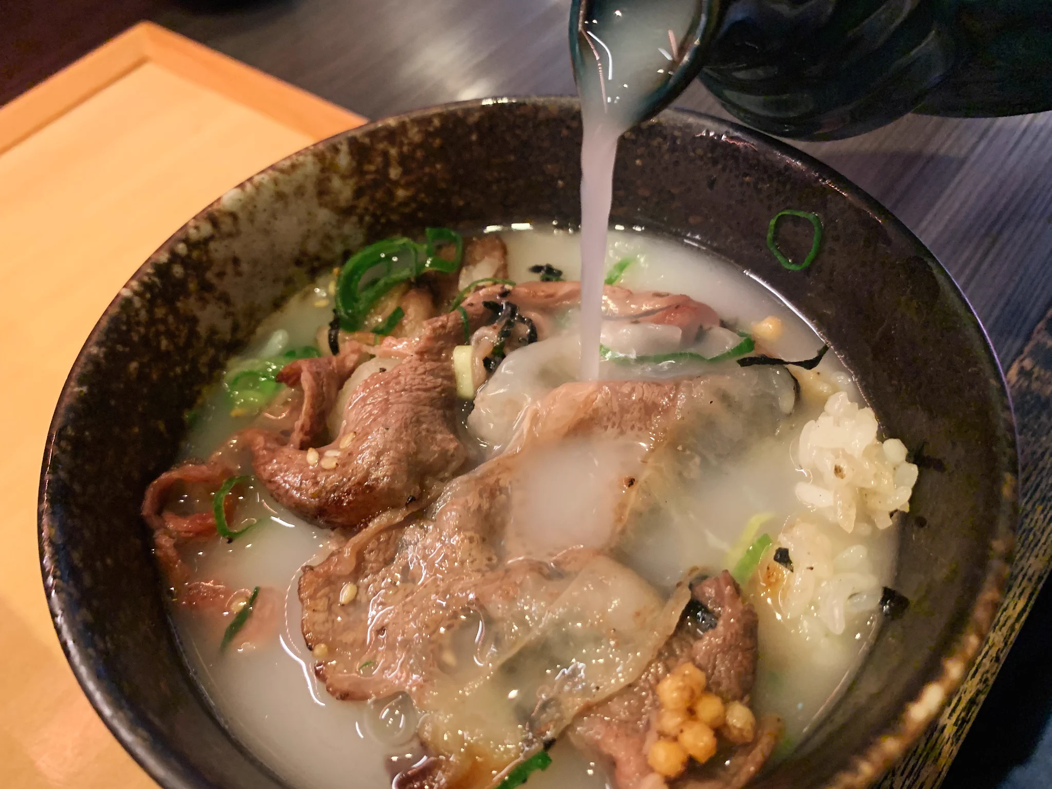 肉好きもお茶漬け好きも納得！？お茶漬け専門店の「和牛の炙り茶漬け」！