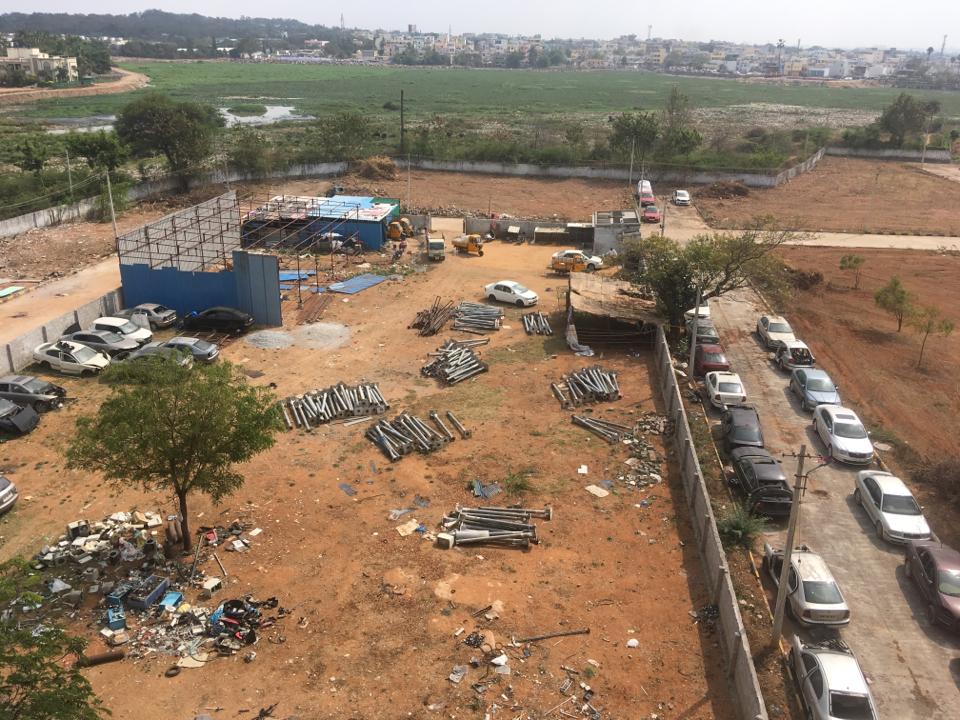 OwaMh2's tweet photo. @CommissionrGHMC @KTRTRS @RaoMlc
 Lakebed encroached, shanties, scrapyard developing in FTL of Hasmatpet lake behind Manasarovar Heights Phase 2 while #Telangana #TRS Govt is not acting. These people dug numerous borewells and drawing water and selling illegally. #GHMCWakeUp https://t.co/wH67UslVzX