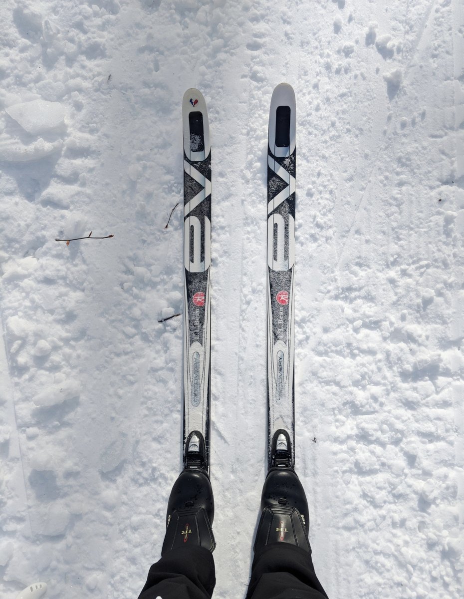 mandydesilets's tweet photo. Skis https://t.co/qXU2JvbHd7 https://t.co/YRKX2mAPAV