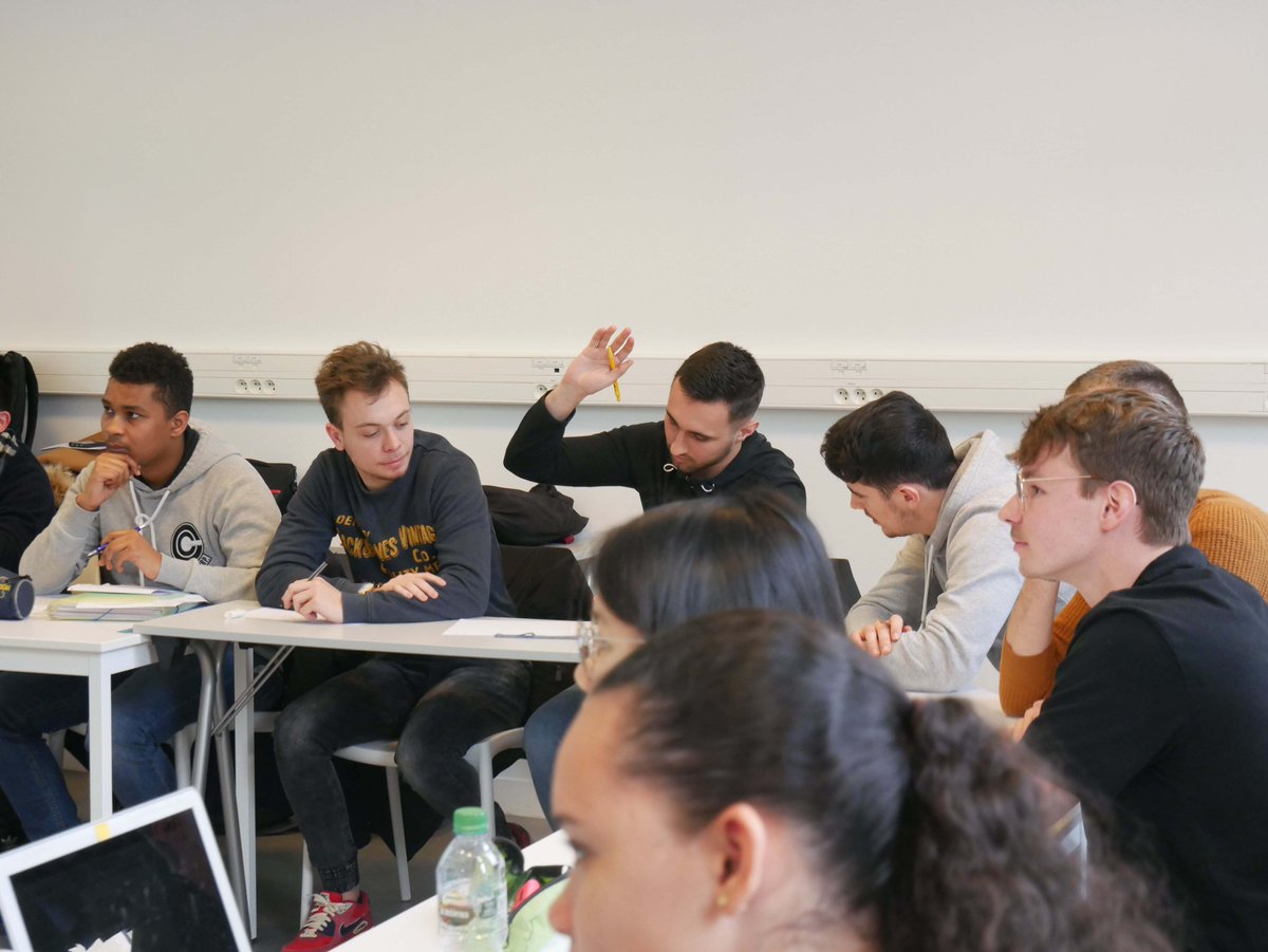Forvis Mazars Carrières Fr (@forvismazarsrh) on Twitter photo Nos équipes étaient présentes hier lors du module Communication et posture de la #formation Mazars School créée et dispensée par nos mazariens pour les étudiants du #BTSCG du lycée <a href="/lereboursparis/">Le Rebours Paris</a> et qui vise à les préparer aux métiers #comptables de demain ! 📝 Nos équipes étaient présentes hier lors du module Communication et posture de la #formation Mazars School créée et dispensée par nos mazariens pour les étudiants du #BTSCG du lycée <a href="/lereboursparis/">Le Rebours Paris</a> et qui vise à les préparer aux métiers #comptables de demain ! 📝