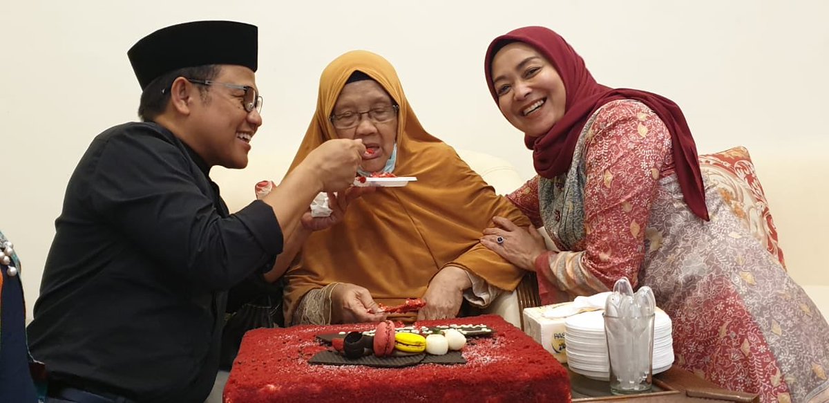 cakimiNOW's tweet photo. Sugeng tanggap warso kagem eyang lan nak Fira.. mugi2 gusti Alloh paringi sehat, panjang yuswo ingkang barokah, wilujeng, rahayu.. aamiiin https://t.co/x95yaiidWK