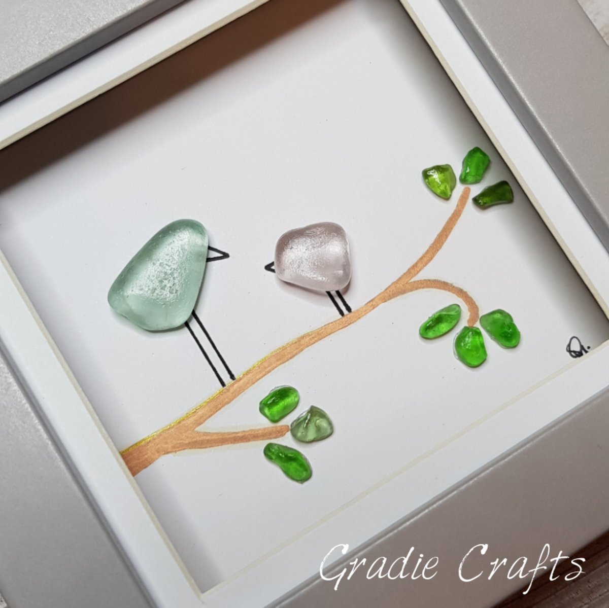 GradieCrafts's tweet photo. Sweet little Mother's Day gift now listed on my etsy 👇
https://t.co/sbSpI9fYO9
#MothersDay #anglesey #seaglassart #birdfamily #giftideas #welshseaglass https://t.co/s0ZTaFDnuc