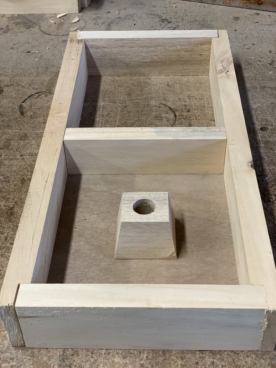 beesinbrittany's tweet photo. Feeders for finishers coming along great. One side holds liquid feed, the other is open to the frames to put pollen sub directly on top of the bees. If itโs bad weather and pollen dips, everything they need is there!#nutrition #itsallinthejelly #queencells https://t.co/UVIO82WiJn