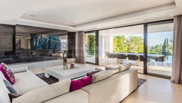 dmproperties's tweet image. This #spectacular brand new #villa is located in one of the best urbanisations of #Marbella, Sierra Blanca, at approximately 3kms from the centre of town it offers #sea #views from all floors. The property is surrounded by tropical landscaped gardens.

dmproperties.com/en-DMCO4466_vi…