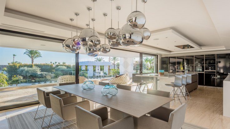 dmproperties's tweet image. This #spectacular brand new #villa is located in one of the best urbanisations of #Marbella, Sierra Blanca, at approximately 3kms from the centre of town it offers #sea #views from all floors. The property is surrounded by tropical landscaped gardens.

dmproperties.com/en-DMCO4466_vi…