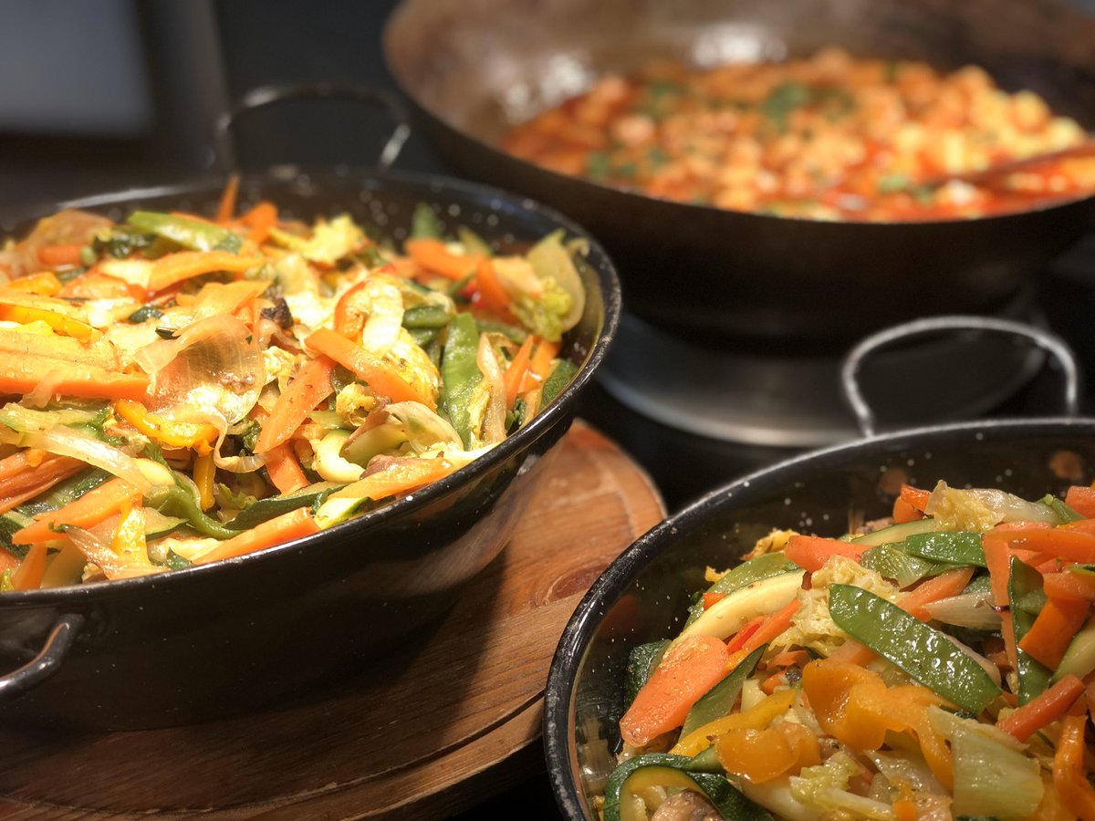 StSwithunsFood's tweet photo. Plethora of options today including battered chicken with a lemon sauce, squid, quorn, halloumi and cold meats! @ChartwellsInd @juliebibby7 @StSwithunsLetts @SamJHiscock https://t.co/3ZmxgJLAVh