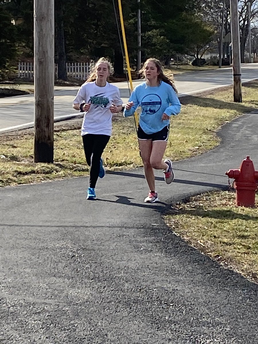 YHSGirlsTennis's tweet photo. Good day to run a mile! Go Tigers! https://t.co/aYthjwia5j