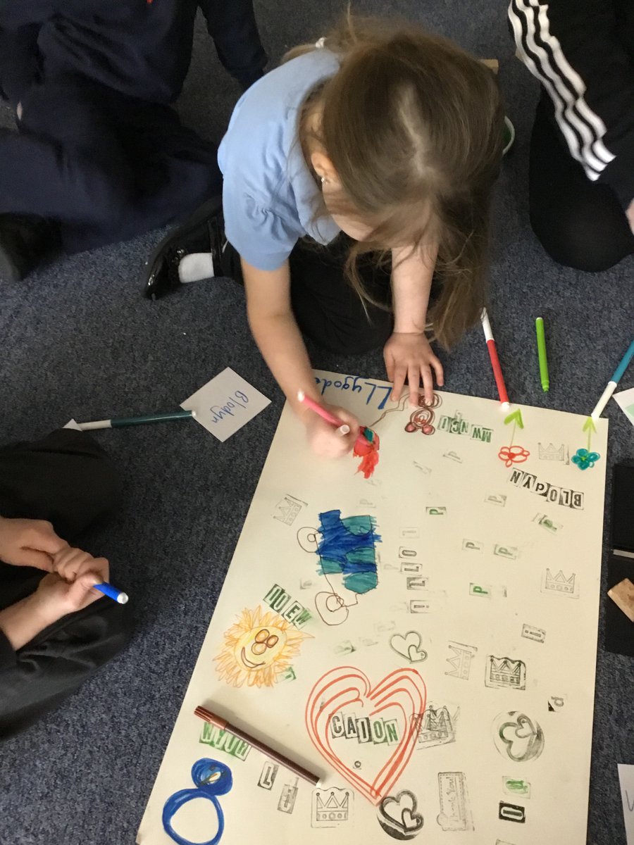 Monnow_Primary's tweet photo. #dosbarthjade are having a wonderful time exploring Cymraeg during our #leadcreative immersion day with the fabulous @rufusmufasa @Arts_Wales_ https://t.co/9zv5LnFrhA