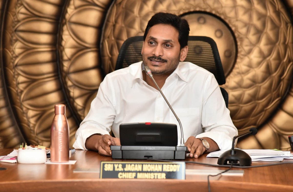 సీఎం శ్రీ వైయస్ జగన్ అధ్యక్షతన రాష్ట్రమంత్రివర్గం సమావేశమైంది. కేబినెట్ చర్చలో పలుకీలక నిర్ణయాలకు ఆమోదం లభించింది. ఉగాది రోజున 25లక్షల ఇళ్ల స్థలాల పంపిణీకి కేబినెట్ ఆమోదం తెలిపింది. ఇళ్లస్థలాల పట్టాలను రిజిస్ట్రేషన్‌ చేసి మరీ లబ్దిదారులకు అందించేందుకు కేబినెట్ నిర్ణయించింది 1/3