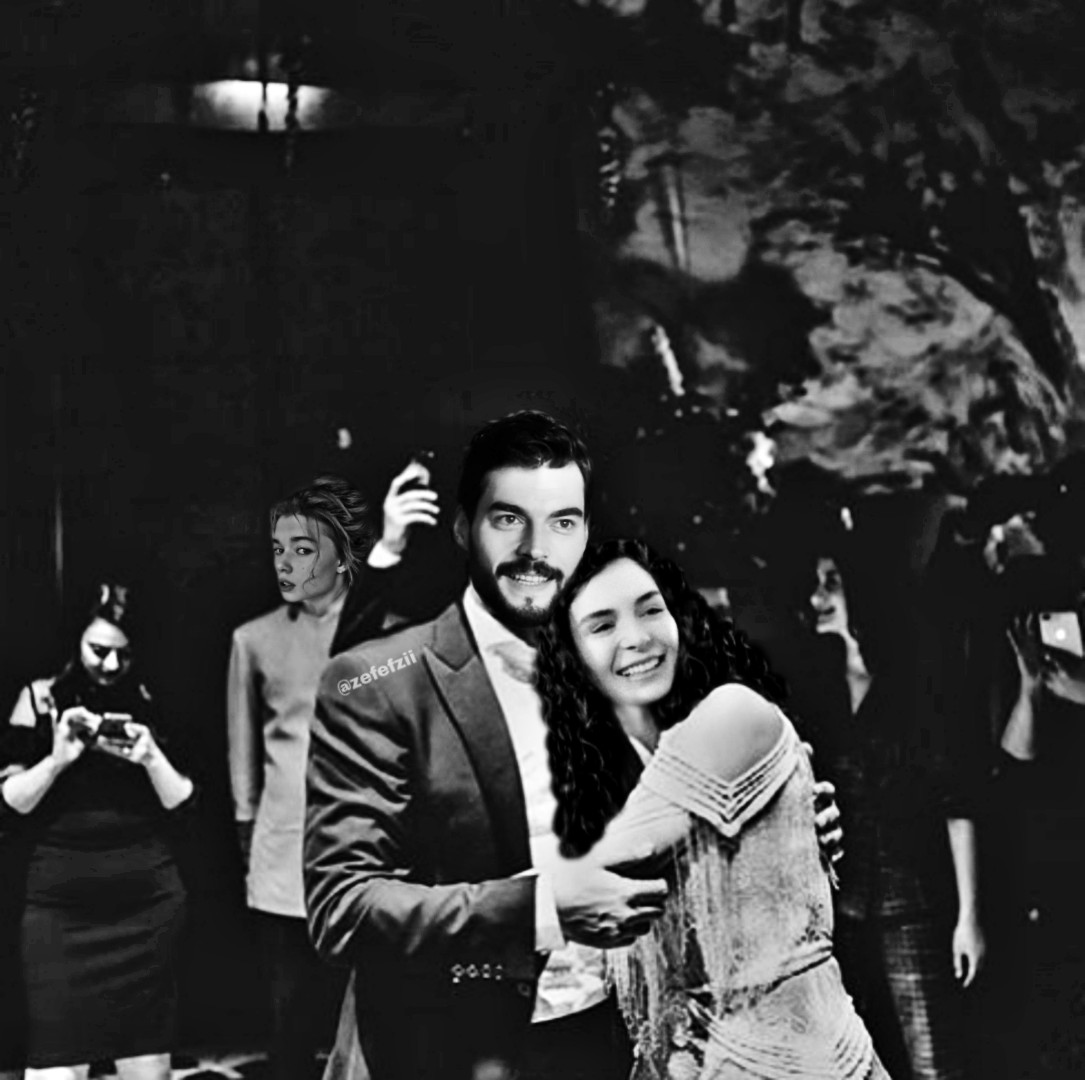 Haydi gel benimle ol
Oturup yıldızlardan 
Bakalım dünyadaki neslimize.. 🖤🧡#AkRu #Hercai #EbruŞahin #AkınAkınözü #ReyMir