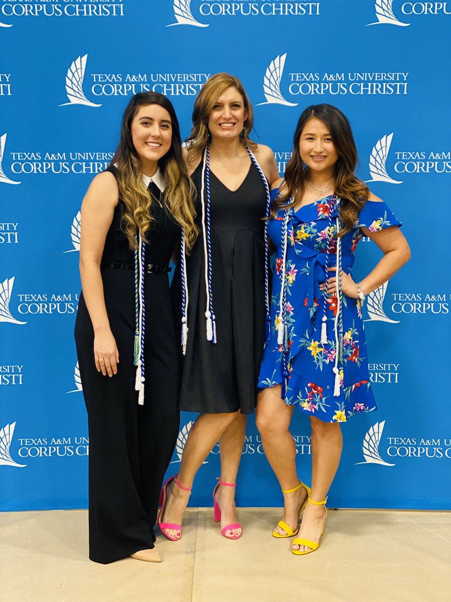 A_MONTINEZ's tweet photo. I’m missing my amigas, but def not missing nursing school! 👩🏻‍⚕️💛 https://t.co/tJNbkylEFQ