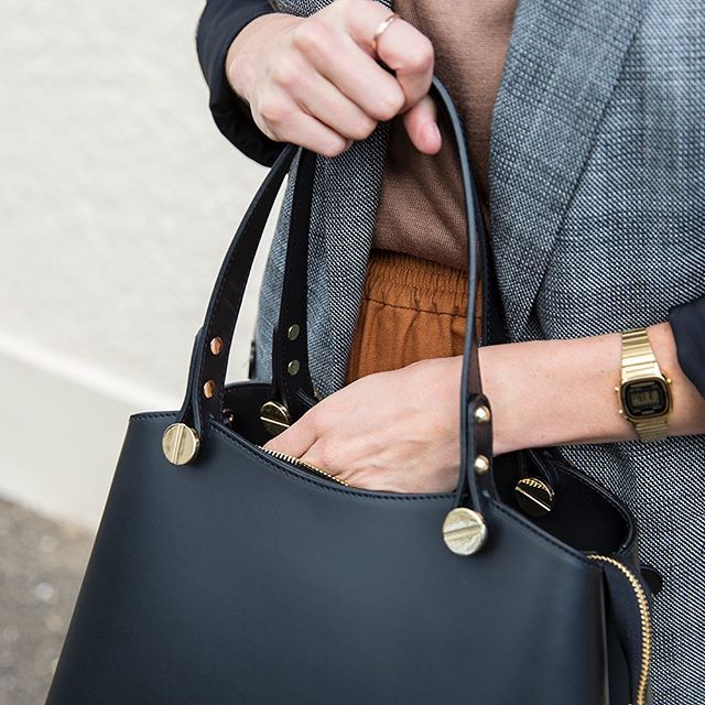 AvalinaLeather's tweet photo. Classic black. Italian leather.

It's a no brainer. https://t.co/iabyeQ7R28