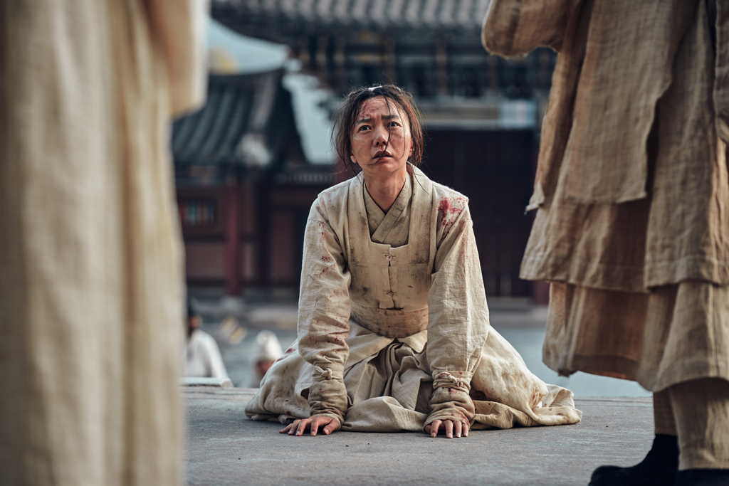 NetflixID's tweet photo. Bodo amat aku tambahin terus gambar-gambar Kingdom Season 2 biar kamu penasaran. https://t.co/QTZ5tWozCz