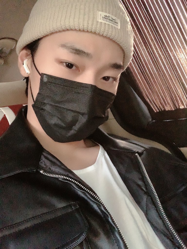 ATEEZofficial's tweet photo. [#산] 오늘도 보고싶은 에이티니❤️
전 스페인에 왔어요😁
Hola❤️
#ATEEZ #에이티즈 https://t.co/OUy1fdwjZt