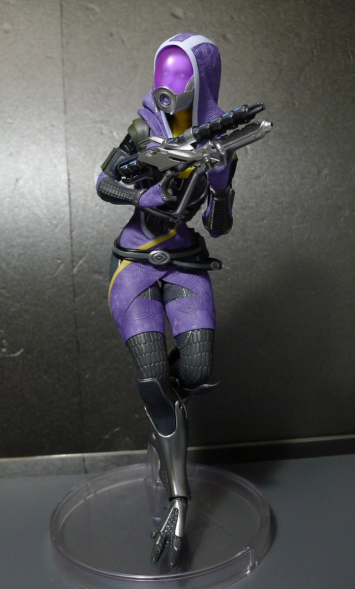 wildchalice91's tweet photo. 私の好きなゲームMASS EFEECTに登場するTali' Zorah(タリ・ゾラ)です。
パーティーメンバーで、主人公と共に戦います。マスクで顔は見せませんがとてもセクシーな体型をして���お尻が魅力的。
#MASSEFEECT #TaliZorah #マスエフェクト #タリゾラ https://t.co/GvVxbTDbar