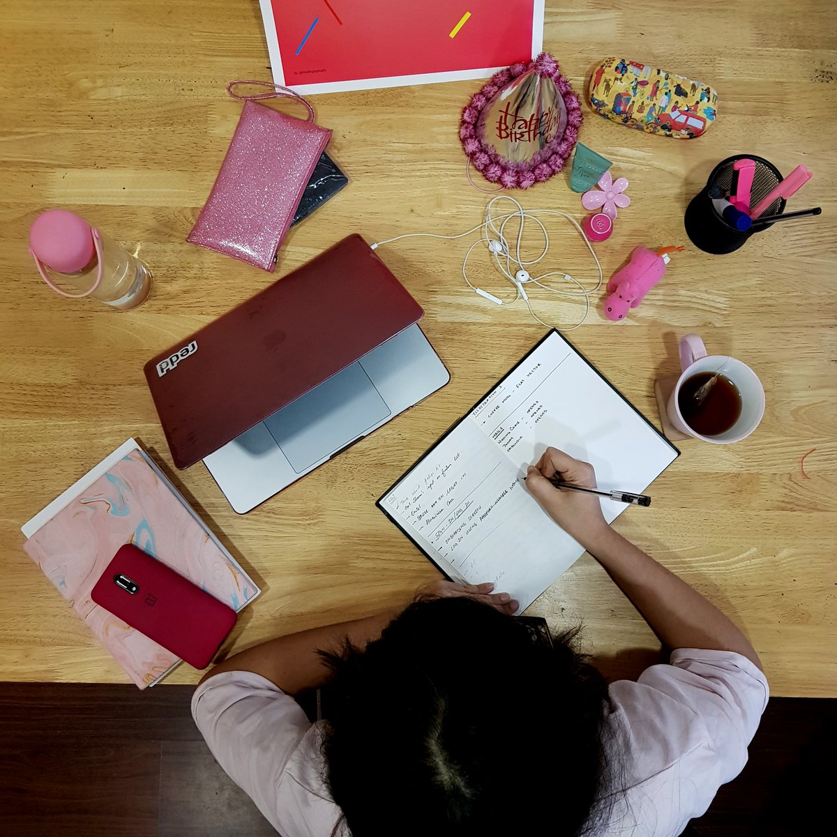 reddexperience's tweet photo. Workspace of the day.
Shailja Patel.
#ux #ui #uxdesign #userexperience #redd #uidesign #design #reddexperiencedesign #workspace #workstation #designspace #designspiration #workspaceoftheday #reddworkspaces https://t.co/y7w0nNsads