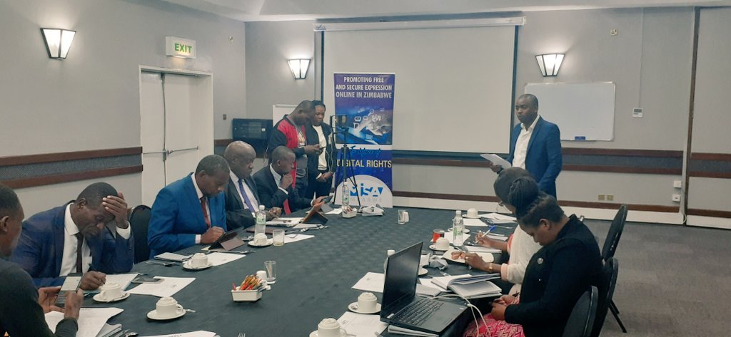 MuvhawaK's tweet photo. #MediaReformsNow 

@MalvernMkudu presenting the findings from focus group discussions on privacy and surveillance specifically in #Zimbabwe

@misazimbabwe @ChichiLuciasi @MissChiMystique https://t.co/2OhyqXdTD4