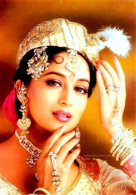 Beauty Queen #MadhuriDixit 👸 So Prettiest PhotoShoot of Beautiful Movie #DilTeraAashiq 1993 💖 💖 💋 💋🌹🌹