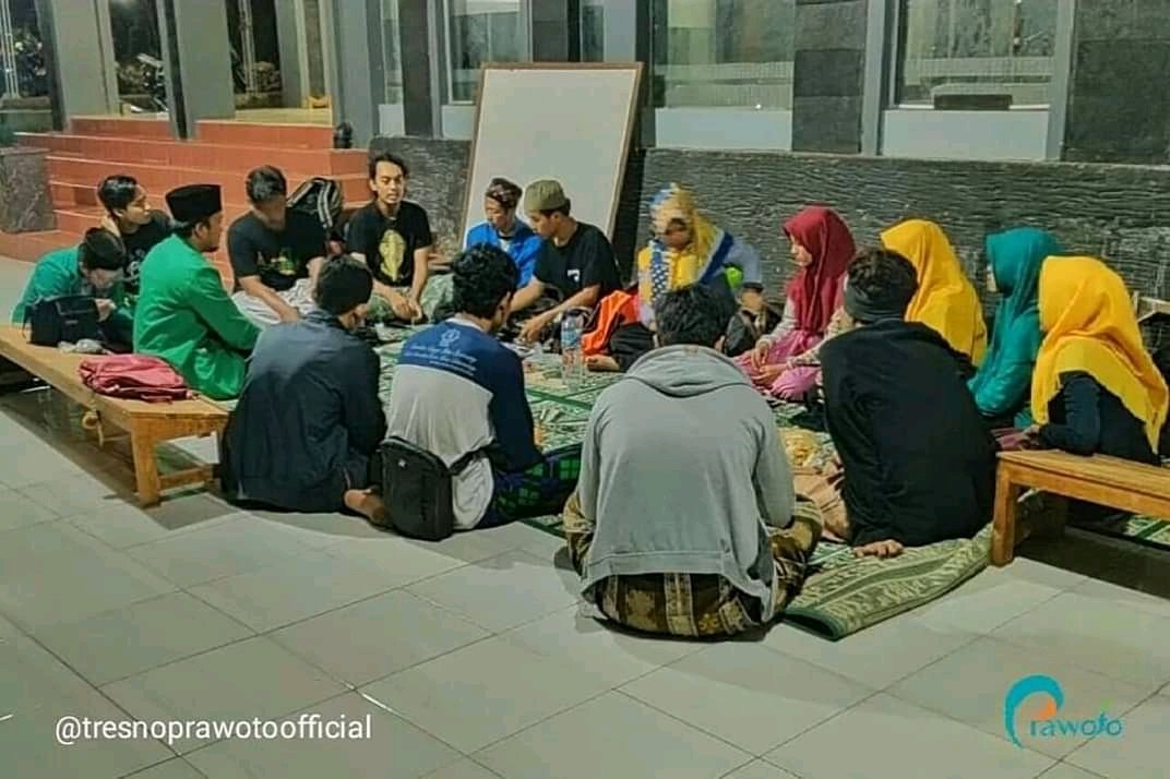 pcpmiipati's tweet photo. Kegiatan Makrab PK PMII Joyo Kesumo 2020 yang dilaksanakan di bumi Prawoto Sukolilo. Dan dilanjutkan diskusi dengan Pemuda GusDurian, Senthir dll.
#WhatsApp #PKPMIIJOKES #PMIIPATI https://t.co/qKJnlC4Clw