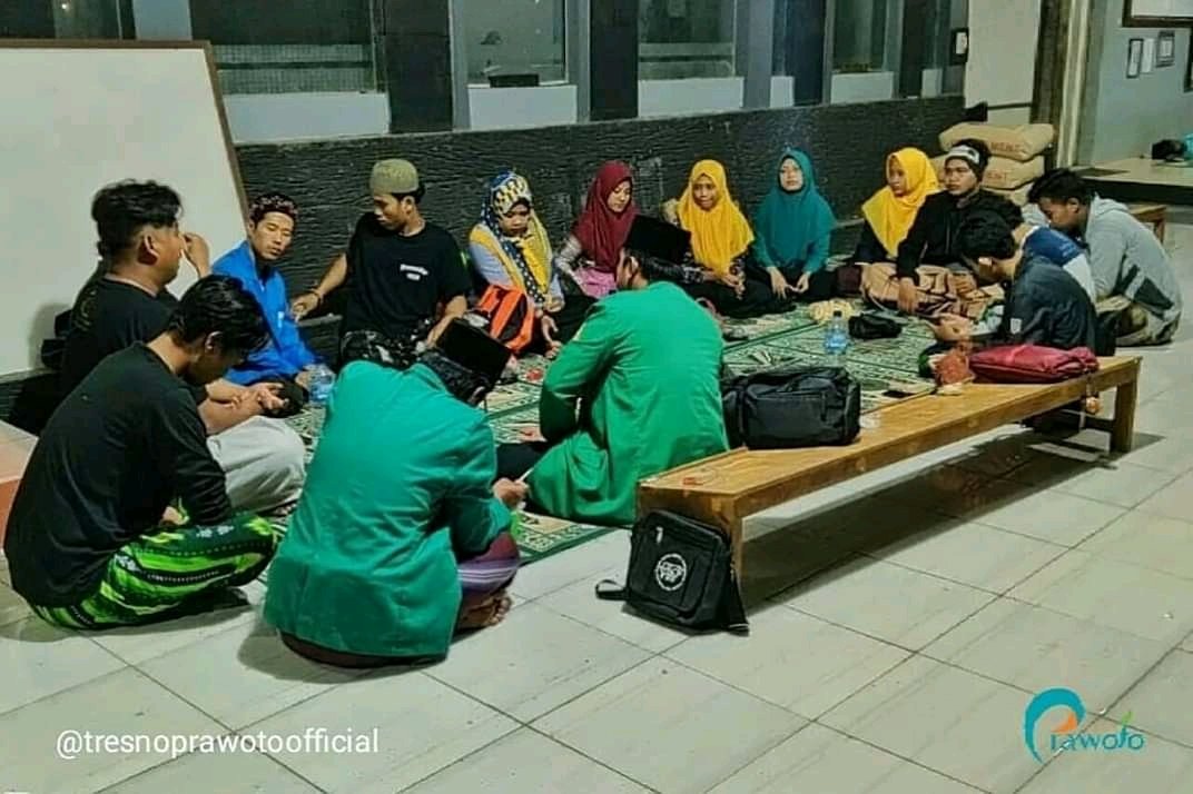 pcpmiipati's tweet photo. Kegiatan Makrab PK PMII Joyo Kesumo 2020 yang dilaksanakan di bumi Prawoto Sukolilo. Dan dilanjutkan diskusi dengan Pemuda GusDurian, Senthir dll.
#WhatsApp #PKPMIIJOKES #PMIIPATI https://t.co/qKJnlC4Clw