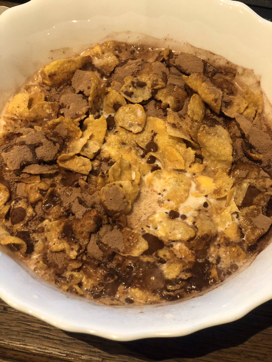 FlairBerlin's tweet photo. Erstmal Frühstücken. #cornflakes mit #kakao   Der Moment wenn sich in der #milch kleine #schokoklumpen bilden 😍 und man #angelt in der #schüssel #breakfast #frühstück #essen #kelloggs #crunchi #mais #kakaofriends https://t.co/KXVjYecQnF