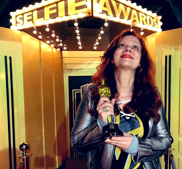 MereteBuljo's tweet photo. @FlashTweet @EmmanuelleL9 Queen of #Twitter & Oscarette du #selfie 🤣🧡👩🏻🦰⚡️
#FlashTweet5ans 🎉🎉🎉
💎Icône absolue 💎
hey @damienviel quand est-ce qu’on organise la remise de l’ ordre national du #MeriTweet ? 🎖 https://t.co/i7r1AajYFE