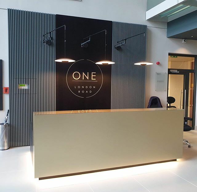 A return to this great reception desk - all joinery, panelling, glass, metalwork and signage by JDH. We also continued the panelling over 3 floors of the building - all finished in a fire resistant lacquer.

#joinery #chester #reception #desk #design #pa… ift.tt/2x9W8Xx