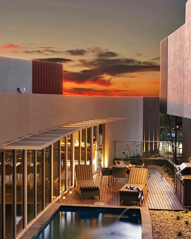 TheFramesUltra's tweet photo. When every day ends like this, it’s hard to know where to begin... Just your standard curtain call at Montage! After an evening dip and dinner by the pool, kicking back to the nightly colour show is pretty much a rite-of-passage at The Frames… As pea… https://t.co/axkl6eGUnE https://t.co/0ZpPSxItgR
