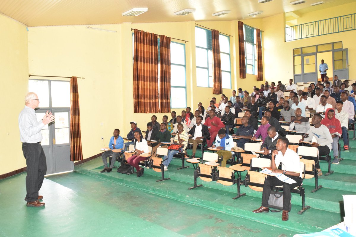 ryaf_agribiz's tweet photo. The second day of training on business planning and fundraising skills, young entrepreneurs, they learning how to focus  on market and Target customers
 *customer profiles.
*Potential customer segments
*Narrowing  tour target market https://t.co/dN7B3b1rzg