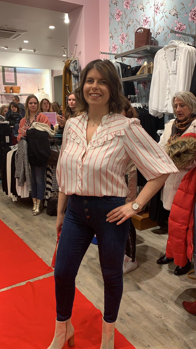 stefffanie_b's tweet photo. Look 2 de mon défilé qui a eu lieu vendredi dernier chez #nafnafrouen ;) Vous aimez ? Bonne journée 😘 #defile #AmbassadriceNafNaf #monaventurenafnaf #soireevip #craquage #nafnafaddict #nafna... #monaventurenafnaf https://t.co/1F8aujFFmx https://t.co/Na9m2FP81i